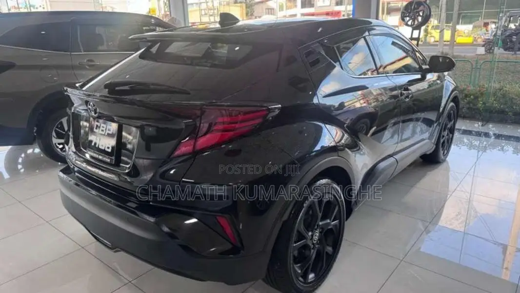 Toyota CHR 2023 SUV (Used)