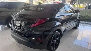 Toyota CHR 2023 SUV (Used)