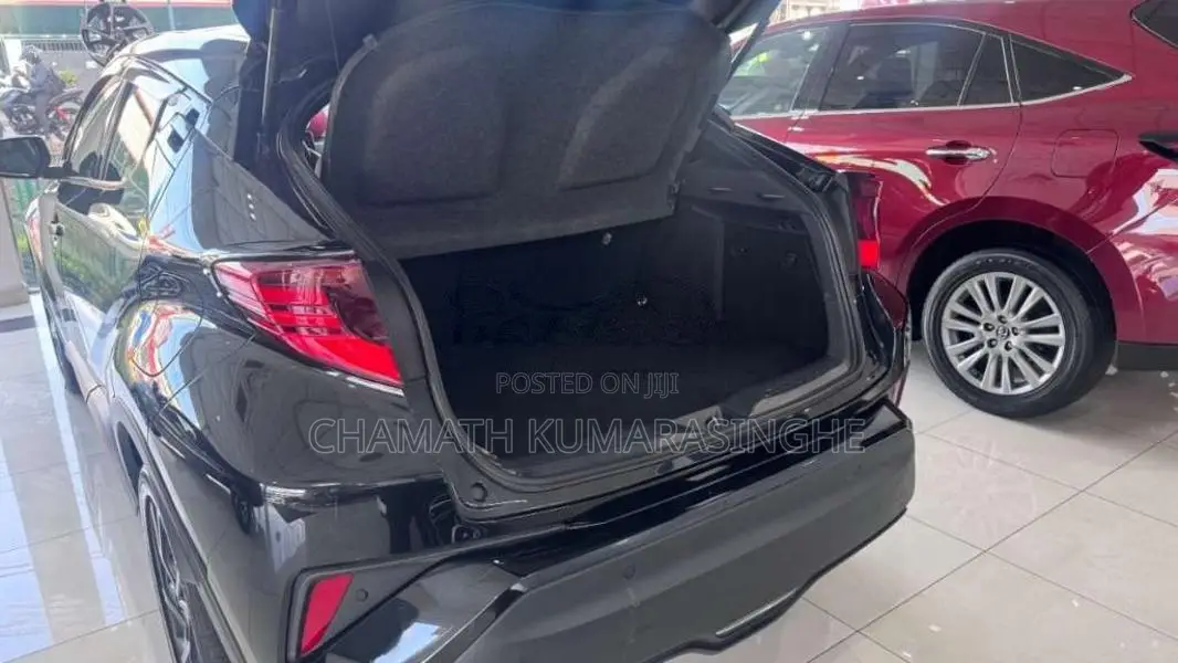 Toyota CHR 2023 SUV (Used)