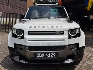 Land-Rover Defender 2025 SUV (Used)