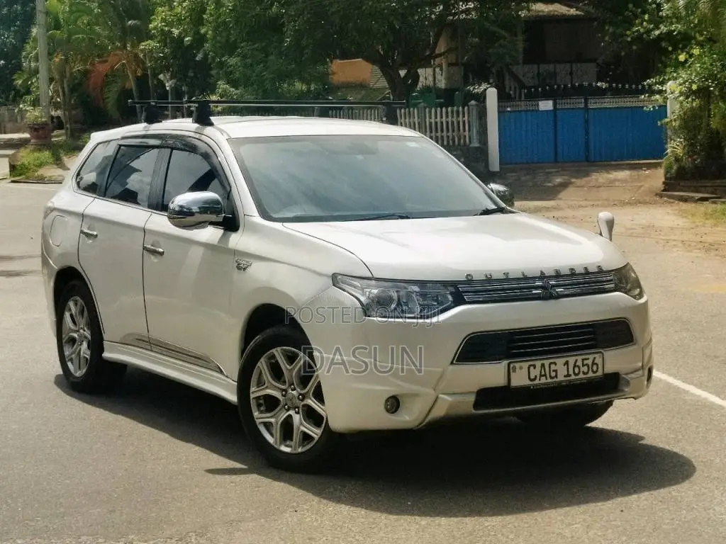 Mitsubishi Outlander PHEV G 2013 SUV (Used)
