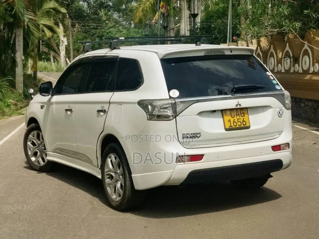 Mitsubishi Outlander PHEV G 2013 SUV (Used)