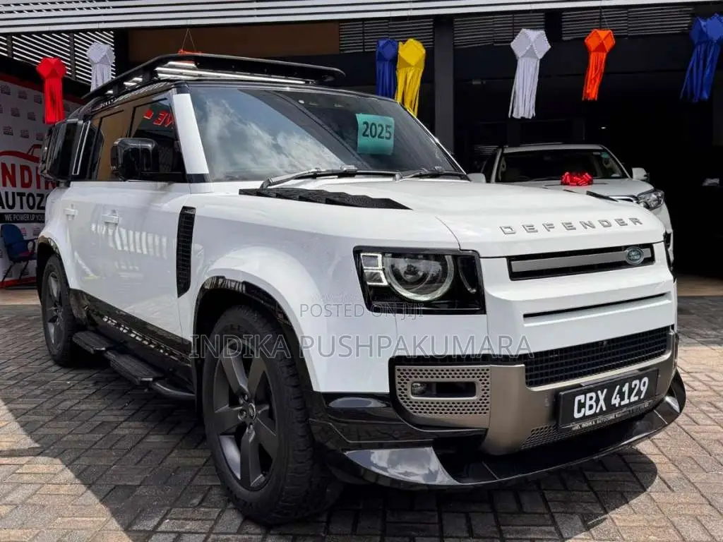 Land-Rover Defender 2025 SUV (Used)