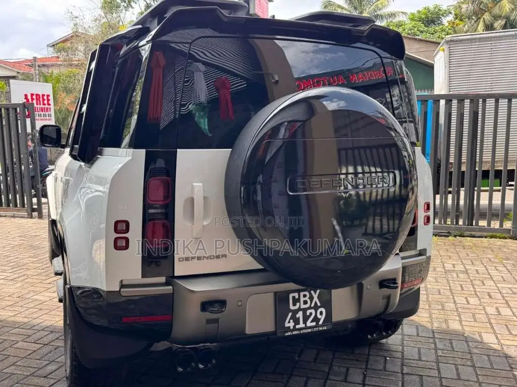 Land-Rover Defender 2025 SUV (Used)
