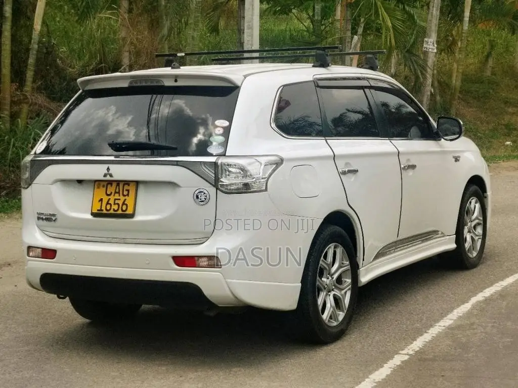 Mitsubishi Outlander PHEV G 2013 SUV (Used)