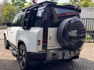 Land-Rover Defender 2025 SUV (Used)