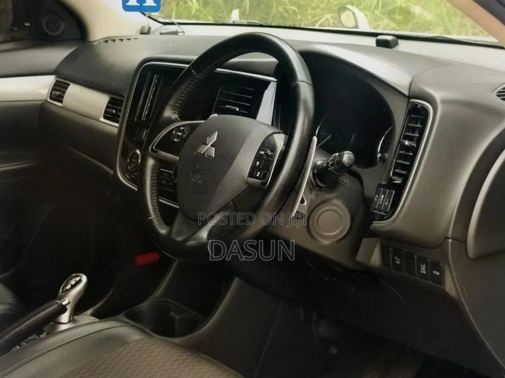 Mitsubishi Outlander PHEV G 2013 SUV (Used)