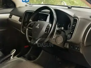 Mitsubishi Outlander PHEV G 2013 SUV (Used)