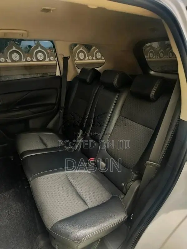 Mitsubishi Outlander PHEV G 2013 SUV (Used)