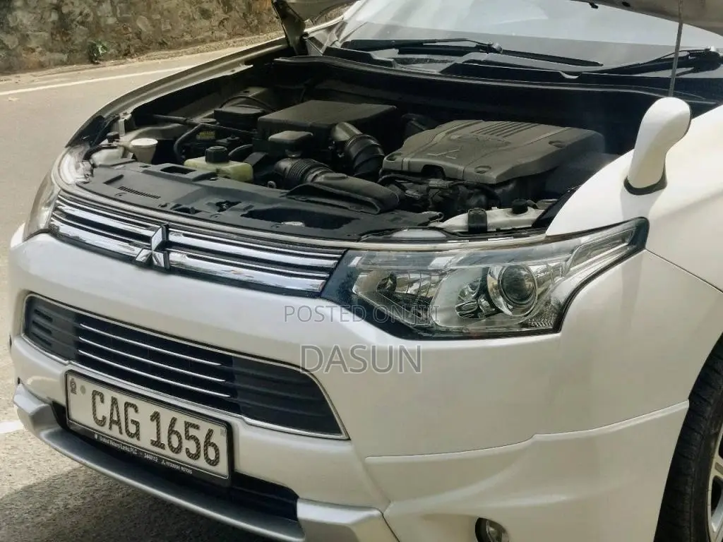 Mitsubishi Outlander PHEV G 2013 SUV (Used)