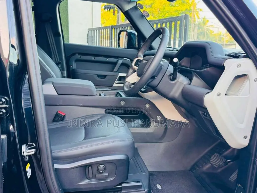 Land-Rover Defender 2025 SUV (Used)