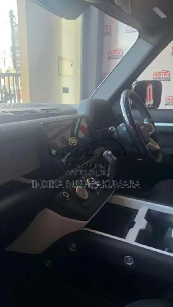 Land-Rover Defender 2025 SUV (Used)