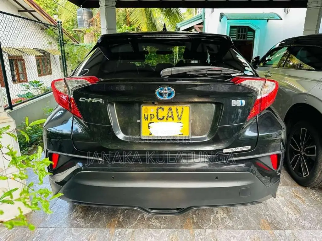 Toyota CHR 2017 SUV (Used)