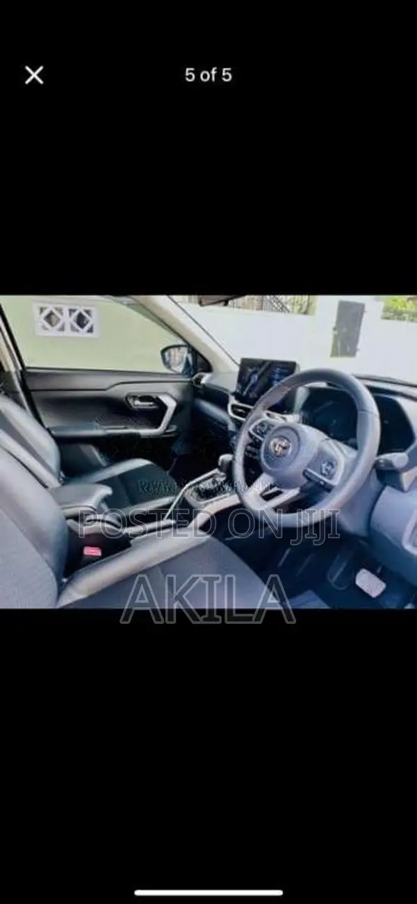 Toyota Raize 2025 SUV (Used)