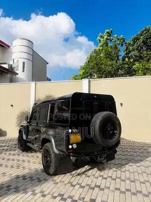Land-Rover Defender 2015 SUV (Used)