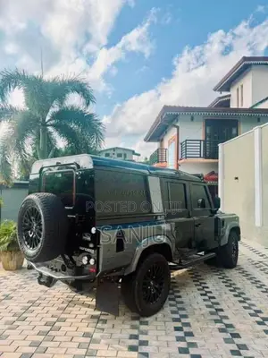 Land-Rover Defender 2015 SUV (Used)