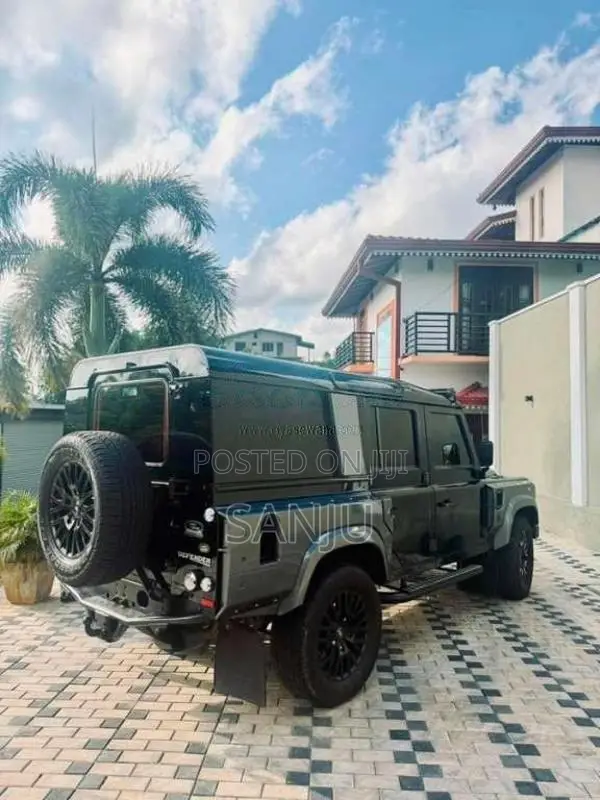 Land-Rover Defender 2015 SUV (Used)