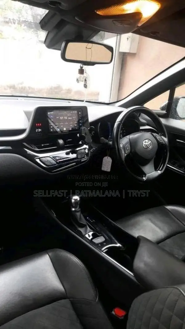 Toyota CHR NGX10 2018 SUV (Used)