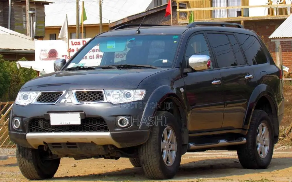Mitsubishi MONTERO SPORT 2013 SUV (Used)