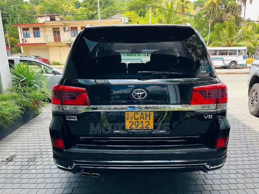 Toyota Land Cruiser Sahara V8 ZX Bruno Cross 2016 SUV (Used)