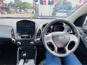 Hyundai Tucson 2WD 2011 SUV (Used)