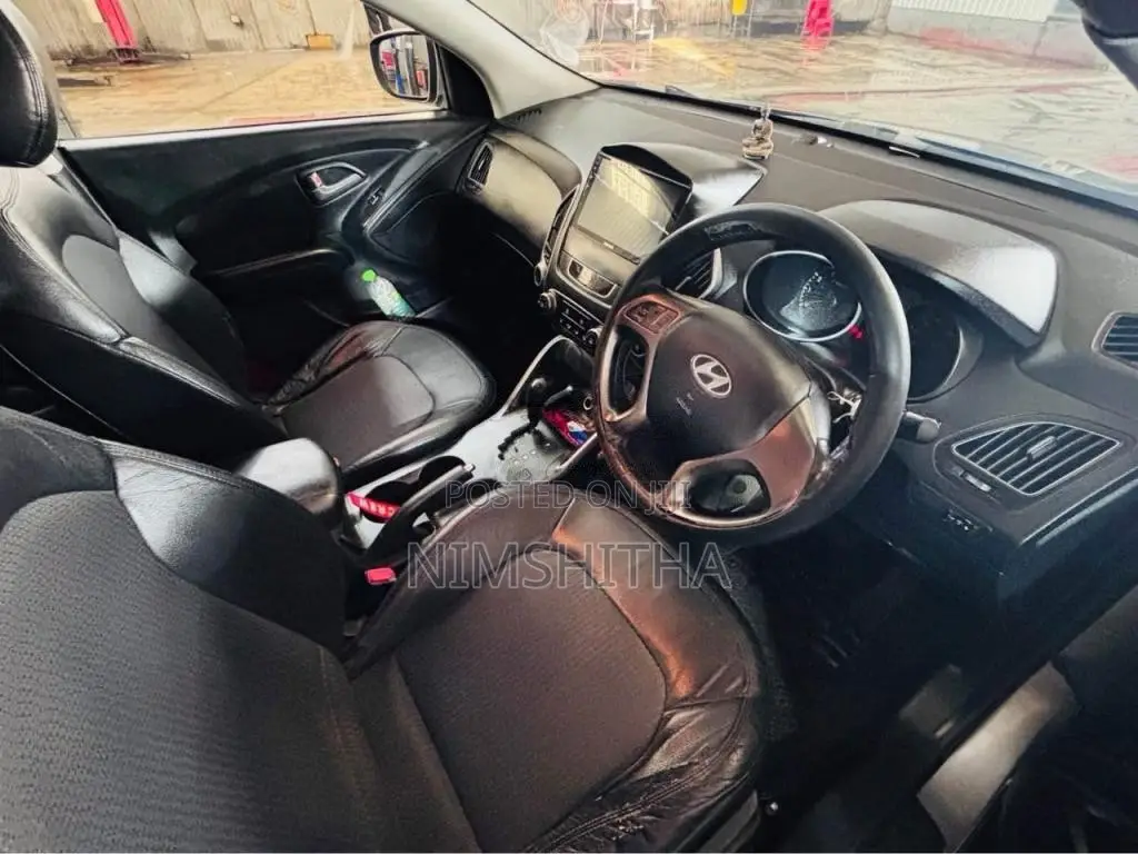 Hyundai Tucson 2WD 2011 SUV (Used)
