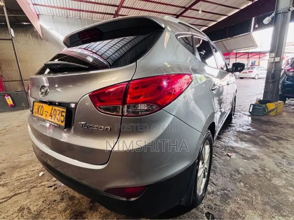 Hyundai Tucson 2WD 2011 SUV (Used)