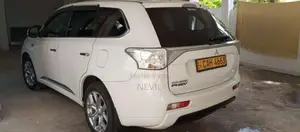 Mitsubishi Outlander PHEV 2015 SUV (Used)