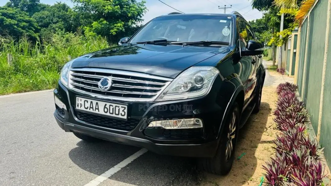 Micro Rexton W 2014 SUV (Used)