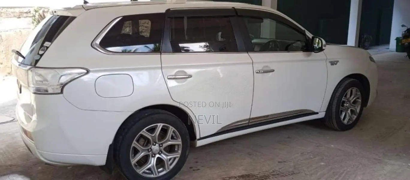 Mitsubishi Outlander PHEV 2015 SUV (Used)