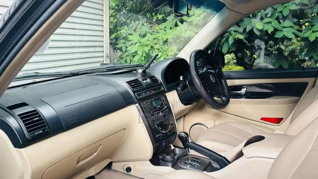 Micro Rexton W 2014 SUV (Used)