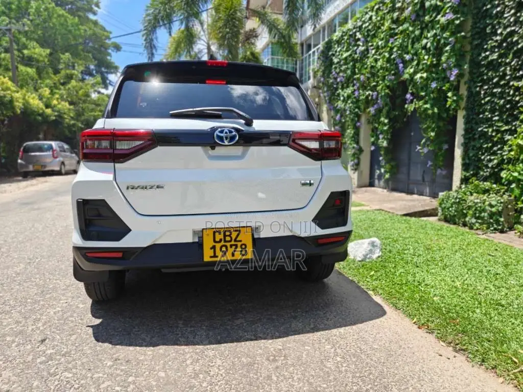 Toyota Raize Z Hybrid BSM 2025 SUV (Used)