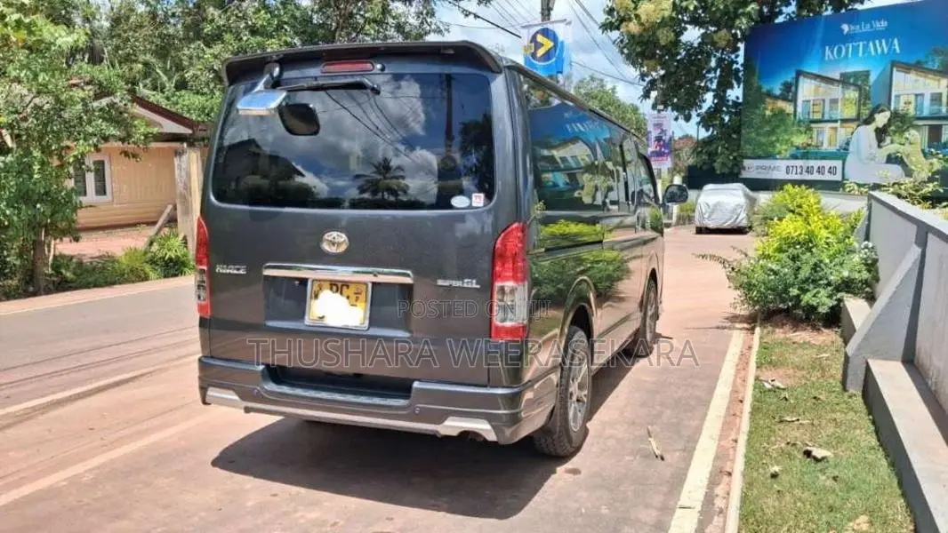 Toyota KDH TRH 200 SUPER GL 2008 Van (Used)
