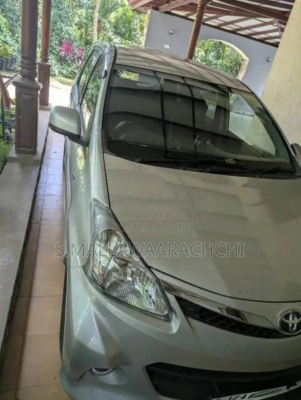 Toyota Avanza 2012 SUV (Used)