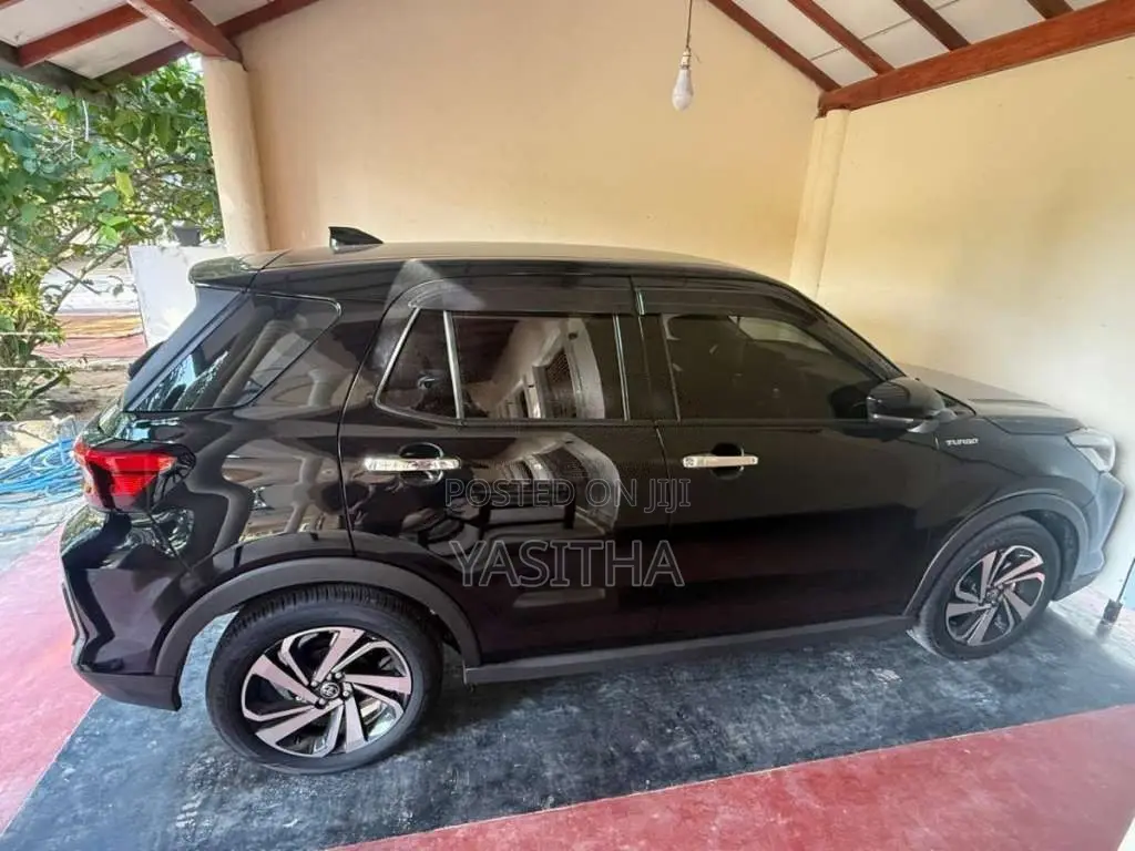 Toyota Raize 2025 SUV (Used)