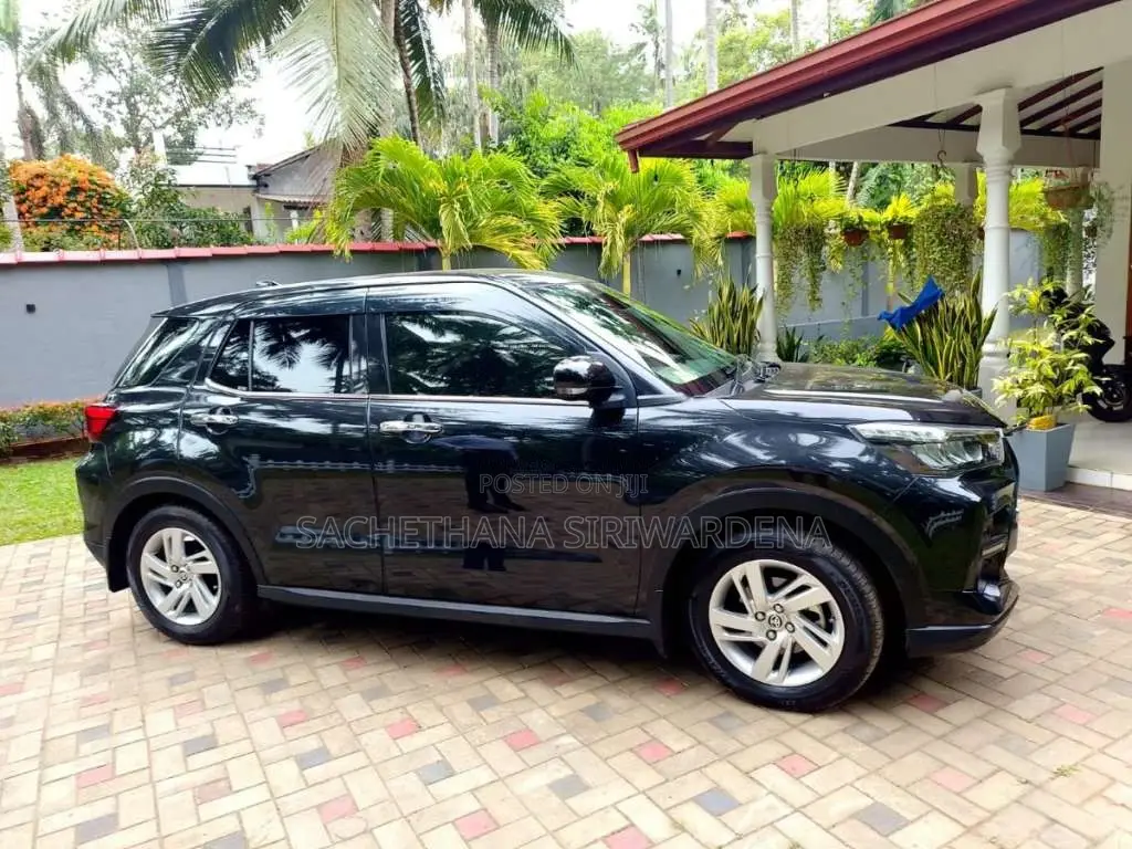 Toyota Raize 2025 SUV (Used)
