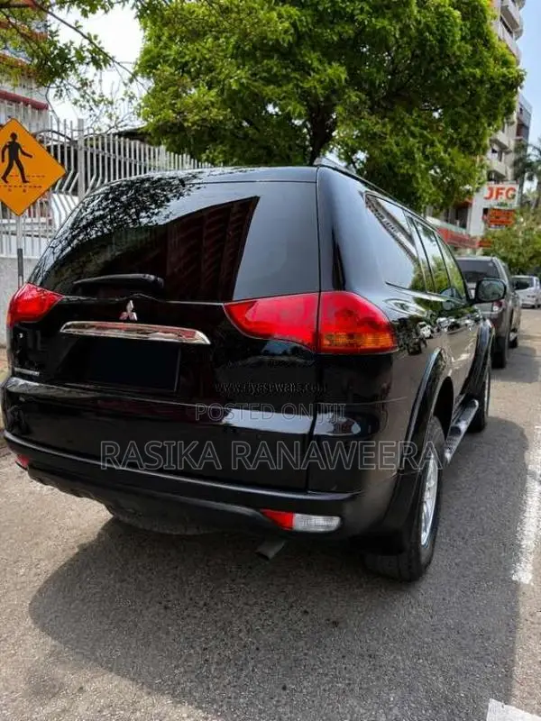 Mitsubishi Montero Sport 2011 SUV (Used)
