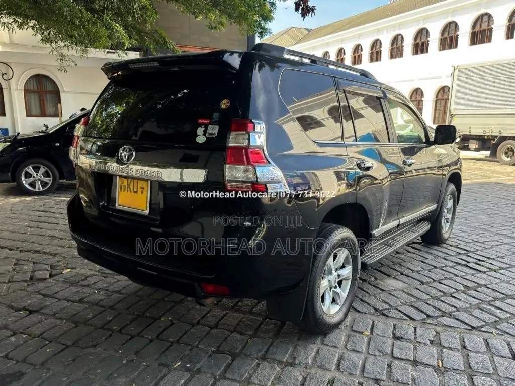 Toyota Land Cruiser 2010 SUV (Used)