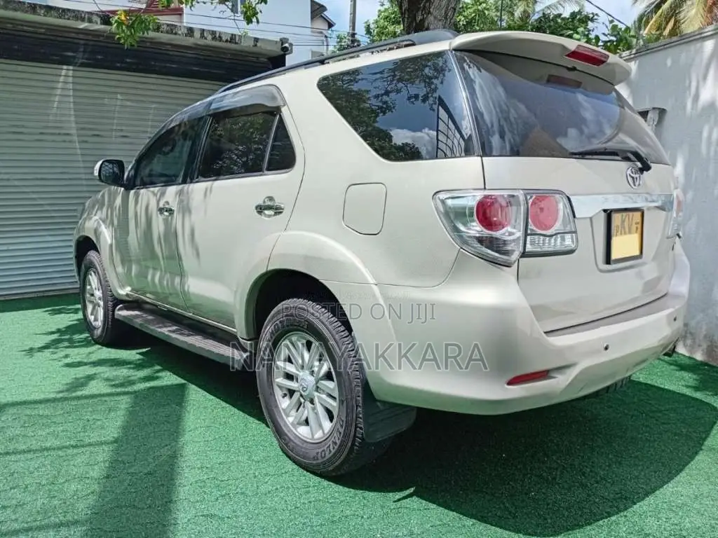 Toyota Fortuner 2012 SUV (Used)