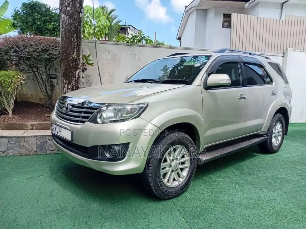 Toyota Fortuner 2012 SUV (Used)