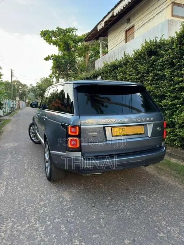Land-Rover Range Rover Vogue P400E 2019 SUV (Used)