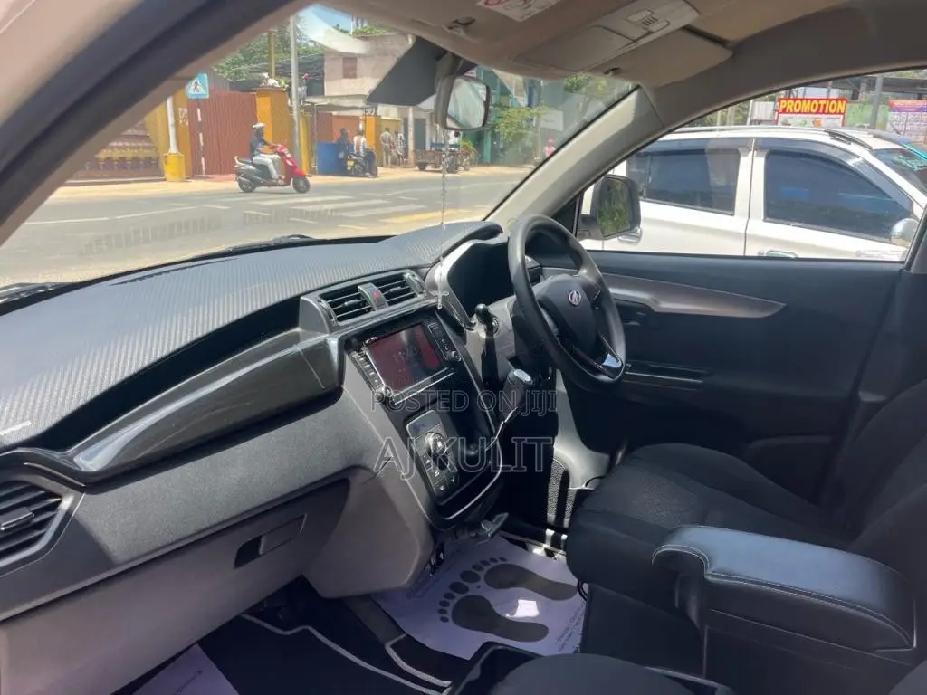 Mahindra KUV 100 2023 SUV (Used)