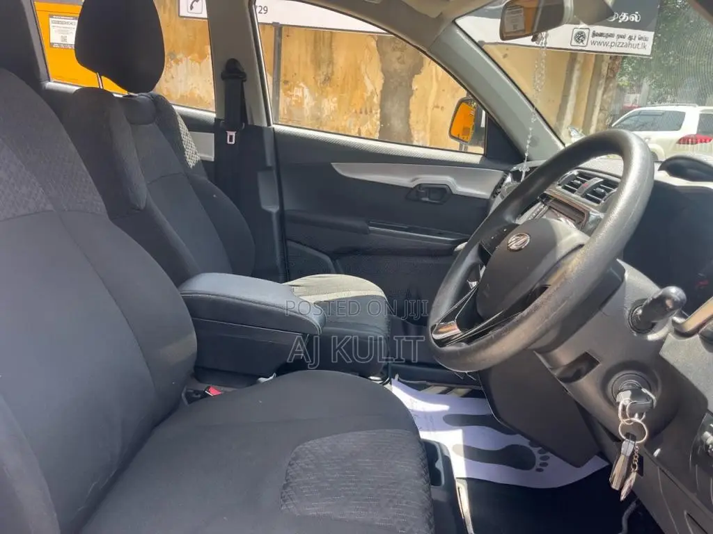 Mahindra KUV 100 2023 SUV (Used)