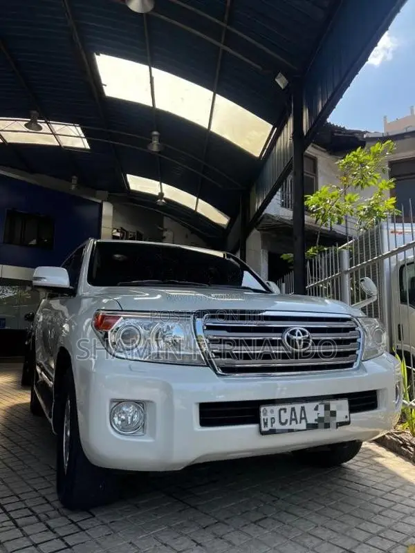 Toyota Land Cruiser V8 VX 2013 SUV (Used)