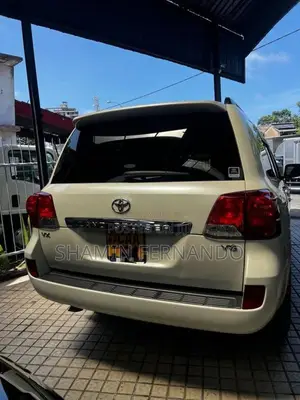 Toyota Land Cruiser V8 VX 2013 SUV (Used)