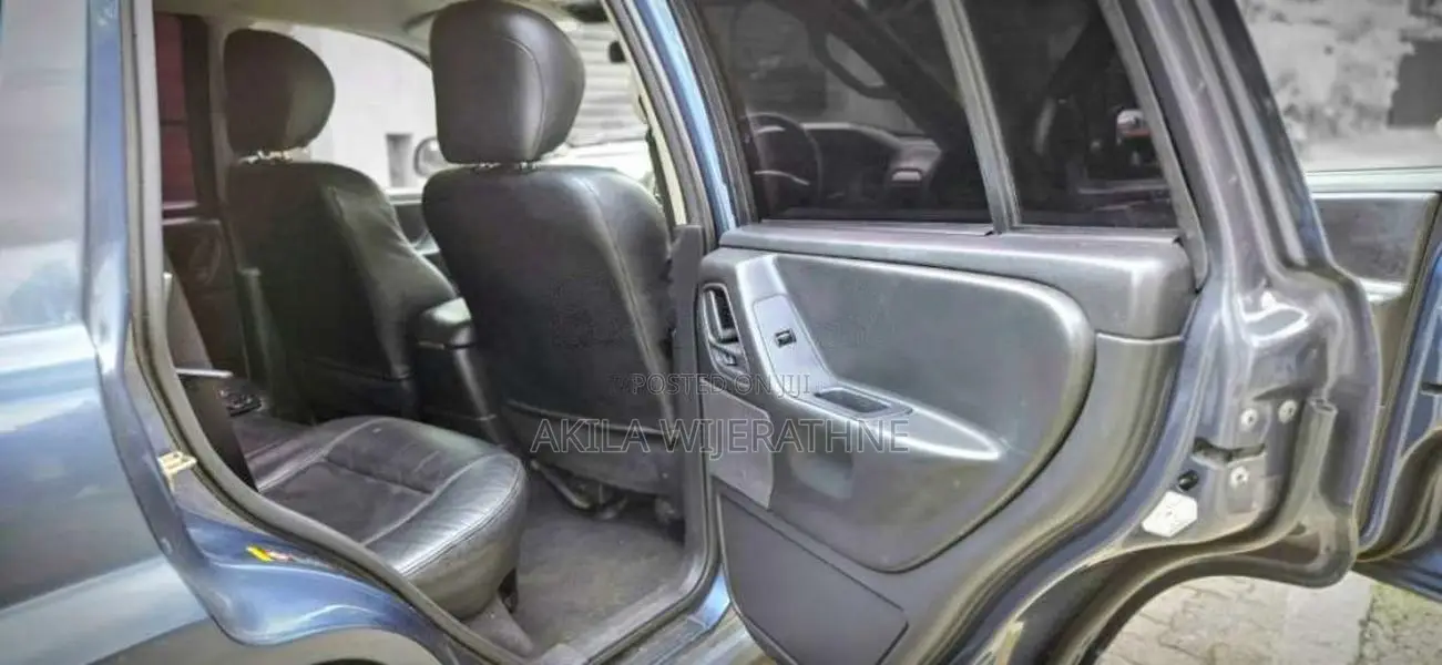 Jeep Grand Cherokee Lerado 2004 SUV (Used)