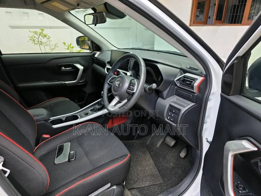 Toyota Raize HYBRID 2025 SUV (Used)