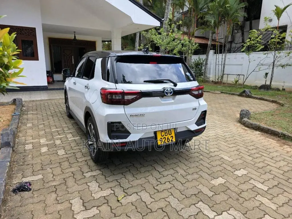 Toyota Raize HYBRID 2025 SUV (Used)