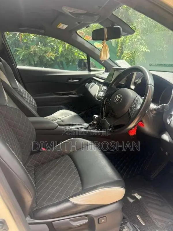 Toyota CHR 2019 SUV (Used)