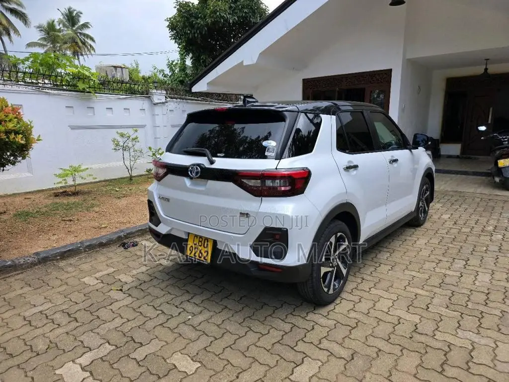 Toyota Raize HYBRID 2025 SUV (Used)